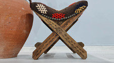 banquinho de madeira, cadeira antiga, decoração de casa de madeira, cadeira otomana, cadeira rústica comprar usado  Enviando para Brazil
