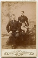 Menina com boneca, mulher e homem, foto vintage de brinquedo infantil comprar usado  Enviando para Brazil