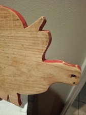 Tábua de corte de porco vintage borda pintada de vermelho furo para pendurar ~16,5"x10"x.5" comprar usado Tábua de corte de porco vintage borda pintada de vermelho furo para pendurar ~16,5"x10"x.5" comprar usado  Enviando para Brazil