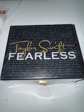 Caixa lacrada Taylor Swift Fearless edição limitada 2008 completa comprar usado Caixa lacrada Taylor Swift Fearless edição limitada 2008 completa comprar usado  Enviando para Brazil