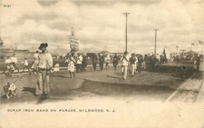 Cartão postal c1905 banda de sucata de ferro no desfile, madeira selvagem, Nova Jersey - Muito raro comprar usado  Enviando para Brazil