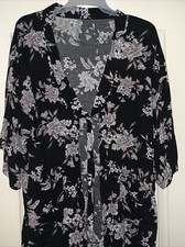 Roupão Kimono SPIRITUAL GANGSTER 4 J CREW Floral Preto Branco Rosa SEXY OS ❤️TB3M2 comprar usado Roupão Kimono SPIRITUAL GANGSTER 4 J CREW Floral Preto Branco Rosa SEXY OS ❤️TB3M2 comprar usado  Enviando para Brazil