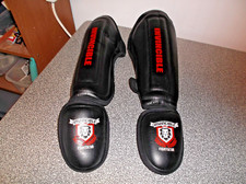Equipamento de luta invencível Shin-n-Step para Muay Thai, artes marciais de proteção, médio comprar usado  Enviando para Brazil