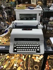 Vintage royal 440 for sale  Logan