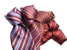 Cravatta rossa bordeaux usato Cravatta rossa bordeaux usato  Zenson di Piave