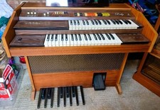 Electronic organ. plus for sale  MILTON KEYNES