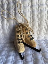 Usado, Par de enfeites de Natal de patins de madeira esculpida rústica de 3 pol. comprar usado  Enviando para Brazil