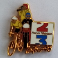 Pin badge tour d'occasion  Mandelieu-la-Napoule