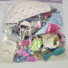  Lote de ropa y accesorios vintage mixtos de Barbie la mayoría con etiqueta de Barbie en ellos segunda mano  Embacar hacia Mexico