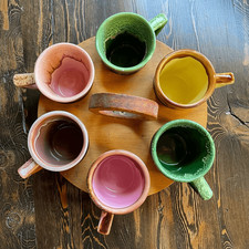 Conjunto de canecas vintage Winart Pottery com suporte de madeira comprar usado Conjunto de canecas vintage Winart Pottery com suporte de madeira comprar usado  Enviando para Brazil