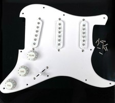 Guitarra elétrica Fender Squier Strat SSS Pickguard carregado com conjunto de captadores PARAFUSOS comprar usado  Enviando para Brazil