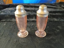 HAZEL ATLAS "RENDA REAL" ROSA DEPRESSÃO SAL E PIMENTA SHAKERS - DIFÍCIL DE ENCONTRAR comprar usado HAZEL ATLAS "RENDA REAL" ROSA DEPRESSÃO SAL E PIMENTA SHAKERS - DIFÍCIL DE ENCONTRAR comprar usado  Enviando para Brazil