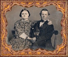 Intimately posed couple d'occasion  Expédié en Belgium