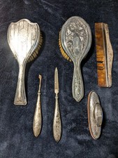 Cepillos para el cabello, peine y tocador para el cuidado de las uñas con monograma de finales de 1800 plato plateado segunda mano  Embacar hacia Mexico