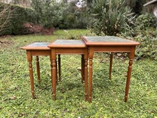 Lot tables esprit d'occasion  Suresnes