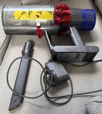 Dyson v10 vacuum for sale  SPENNYMOOR