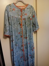 Vintage housecoat shapely for sale Vintage housecoat shapely for sale  SANDY