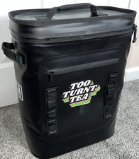 RARO Shiti Cooler NOCA Too Turnt Tea Inédito Promo 28 Latas Suporte Mochila de Gelo comprar usado RARO Shiti Cooler NOCA Too Turnt Tea Inédito Promo 28 Latas Suporte Mochila de Gelo comprar usado  Enviando para Brazil