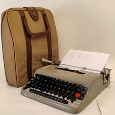 Macchina scrivere olivetti usato  Italia
