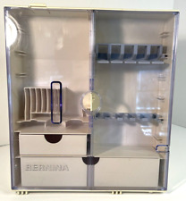 Bernina Acessórios Estojo de Armazenamento Stand Up Caixa de Acessórios de Costura Prateleiras Ajustáveis comprar usado  Enviando para Brazil