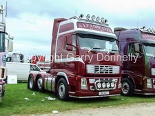 FOTO DE CAMINHÃO - UM BATEDOR DE CHUMBO, CAMINHÃO VOLVO FH DOURADO S10 ALT comprar usado  Enviando para Brazil