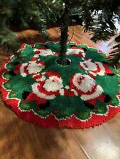 Falda de árbol de Navidad vintage hecha a mano gancho de cierre alfombra baile Papá Noel rojo verde segunda mano  Embacar hacia Argentina