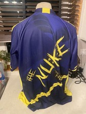 Rara Camisa de Dardos Luke Littler PDC Target XXL The Nuke Assinada Camisa Profissional comprar usado Rara Camisa de Dardos Luke Littler PDC Target XXL The Nuke Assinada Camisa Profissional comprar usado  Enviando para Brazil