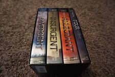 Divergent Series Four-Book Paperback Box Set: Divergent, Insurgent+2 - Very Good, usado comprar usado  Enviando para Brazil