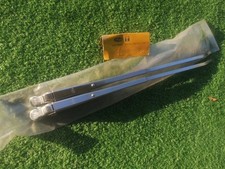 Coppia braccetti tergicristall usato  Italia