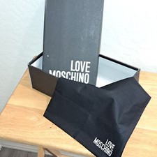 Caja de zapatos Love Moschino (vacía) y par de bolsas para el polvo segunda mano  Embacar hacia Mexico