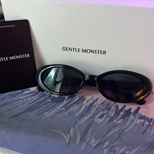 Óculos de sol Gentle Monster Bow preto, usado comprar usado  Enviando para Brazil