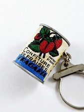 Keychain miniature strawberry d'occasion  Expédié en Belgium