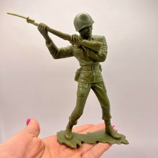 Usado, Enorme Soldado de Brinquedo Antigo Vintage Grande Exército Homem Militar Plástico Verde Segunda Guerra Mundial 5,9 Polegadas comprar usado  Enviando para Brazil