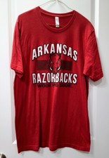 Camiseta Arkansas Razorbacks Adulto GRANDE Vermelha WOOO PIG SOOIE Baú 21 Comprimento 27 pol comprar usado  Enviando para Brazil