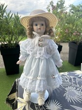 Poupée porcelaine d'occasion  Pringy