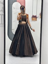Lehenga brodé prêt d'occasion  Expédié en France