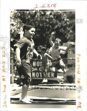 1987 Press Photo Marc Benedetto lidera grupo de saltadores no Trampolim Jump Center comprar usado  Enviando para Brazil