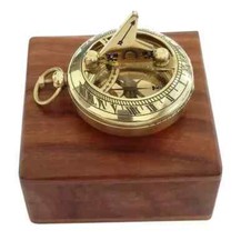 Relógio de sol vintage latão bolso bússola 2" com caixa de madeira presente náutico comprar usado  Enviando para Brazil