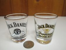 Usado, Juego de 2 vasos de chupito de whisky Jack Daniels logotipo pintado antiguo no. 7 & Honey Bee segunda mano  Embacar hacia Argentina