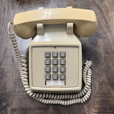 Usado, Modelo de telefone fixo vintage década de 1990 bege com botão comprar usado Usado, Modelo de telefone fixo vintage década de 1990 bege com botão comprar usado  Enviando para Brazil
