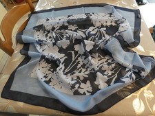 Foulard carré ted d'occasion Foulard carré ted d'occasion  La Ferrière-aux-Étangs
