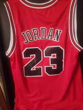 *Camisa vermelha assinada por Michael Jordan Chicago Bulls #23 - certificada comprar usado  Enviando para Brazil