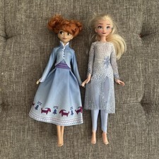 Boneca Disney Frozen Elsa vestido cintilante e boneca Anna sem sapatos, usado comprar usado  Enviando para Brazil