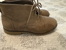 boots boy 5 for sale  Paris Crossing