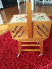 Carrello legno dipinto usato Carrello legno dipinto usato  Trento