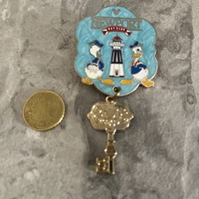 Spilla paperino disneyland usato  Roma