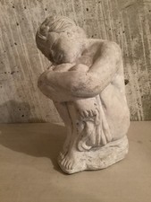 Escultura de jardim de cimento de uma mulher em pose pensativa 11” x 8” comprar usado Escultura de jardim de cimento de uma mulher em pose pensativa 11” x 8” comprar usado  Enviando para Brazil