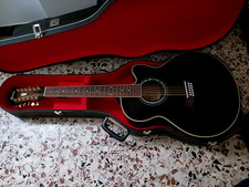Chitarra corde elettrificata usato  Italia