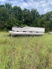 2003 tracker pontoon for sale  Tecumseh