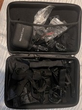 Kit de acessórios GoPro com estojo, chicote de fios, montagens, adesivos, parafusos e muito mais comprar usado  Enviando para Brazil